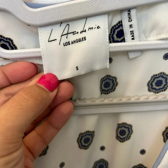 L’ACADEMIE The Wrap Mini Dress Womens  White Medallion Print Bell Sleeve - Picture 5 of 6